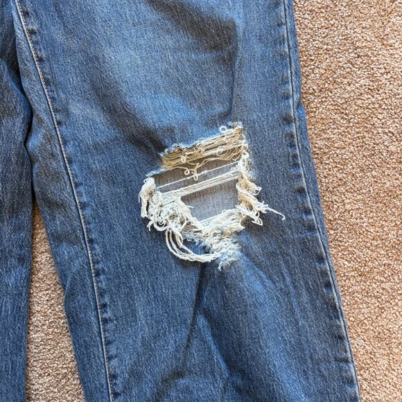 High-waisted, long, blue jeans with two holes on the knees - Picture 4 of 7